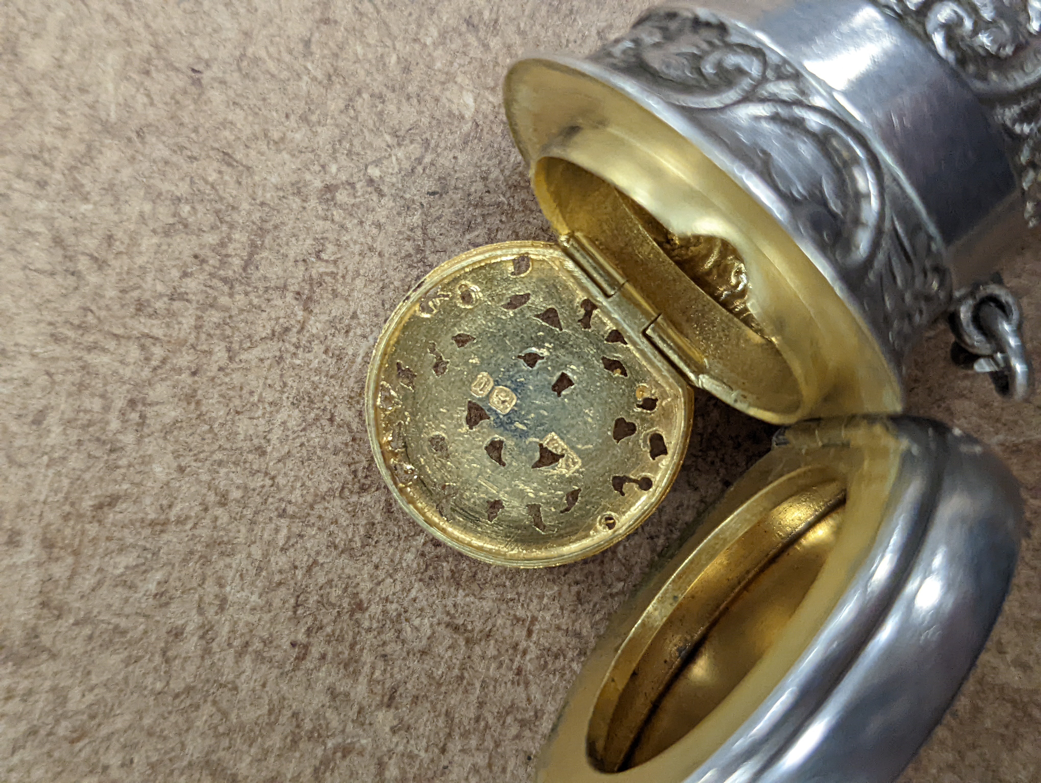 A Victorian novelty silver combination vinaigrette/scent flask, by Sampson Mordan & Co, Birmingham, 1894, 10.7cm, embossed with birds amid scrolls.